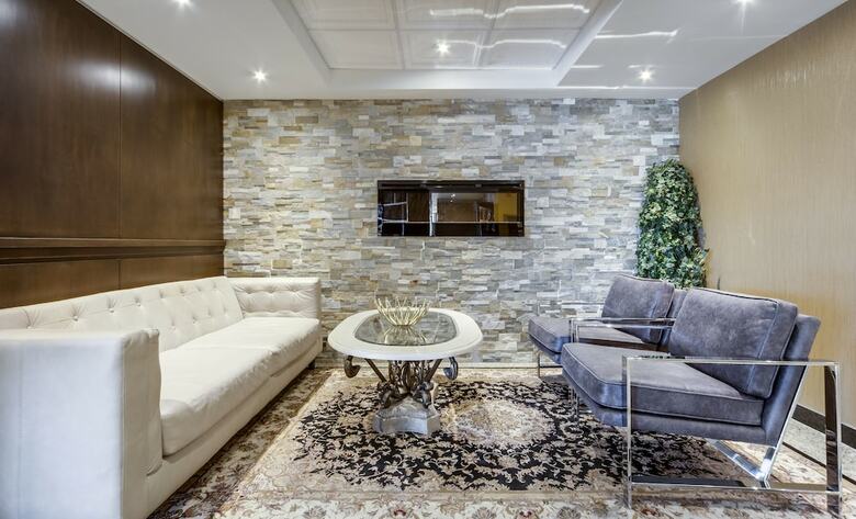 Hotel Monte Carlo Inn Airport Suites