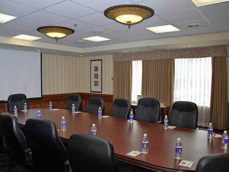 Hotel Monte Carlo Inn Airport Suites