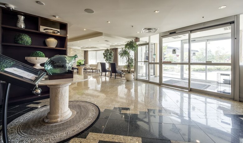 Hotel Monte Carlo Inn Airport Suites