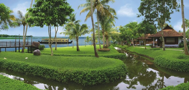 Hotel Kumarakom Lake Resort