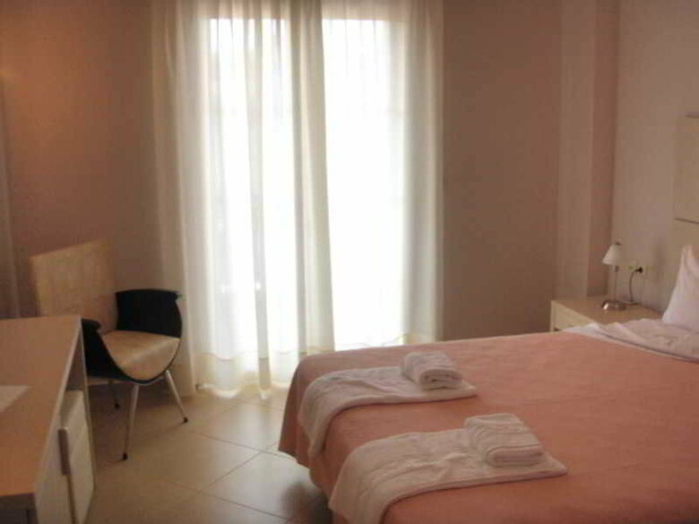 Hotel Maneas Beach