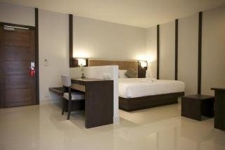Hotel April Suites