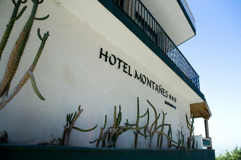Hotel Monta�es