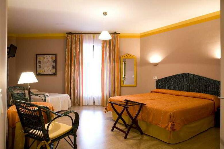 Hotel Monta�es
