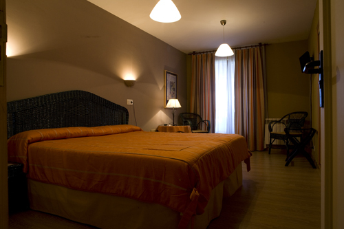Hotel Monta�es