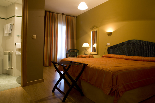 Hotel Monta�es