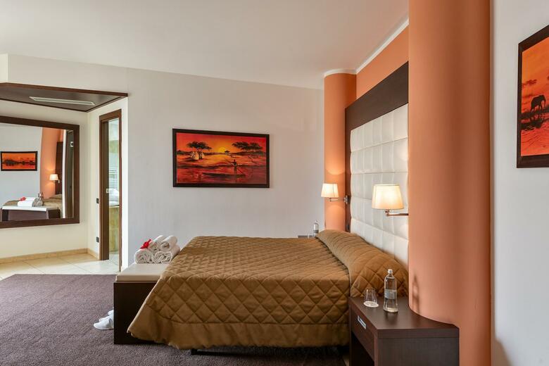 Record Hotel