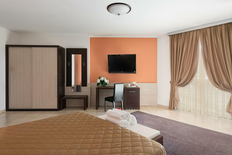 Record Hotel