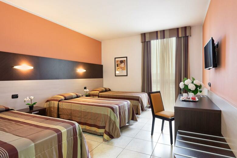 Record Hotel