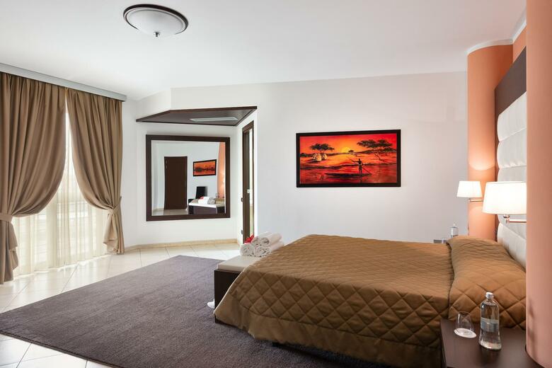 Record Hotel