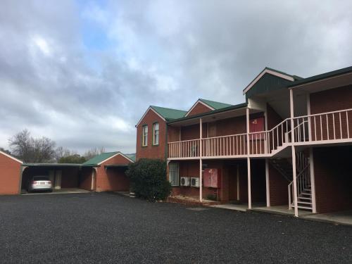 The Rails Hotel Motel