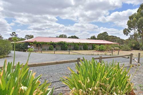 Inglewood Motel And Caravan Park Victoria