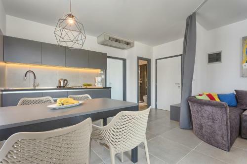 Apartments Astinian