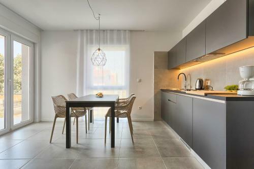 Apartments Astinian