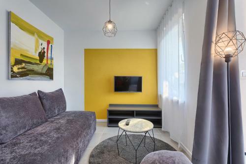 Apartments Astinian