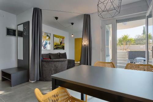 Apartments Astinian