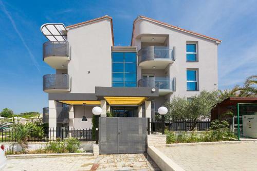 Apartments Astinian