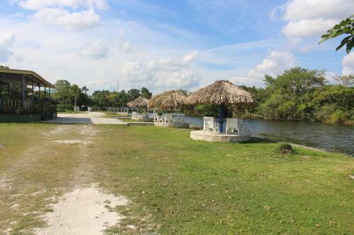 Hotel Lamanai Riverside Retreat