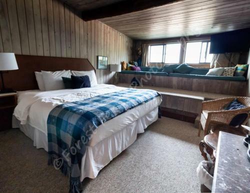 The Surf Lodge And Pub