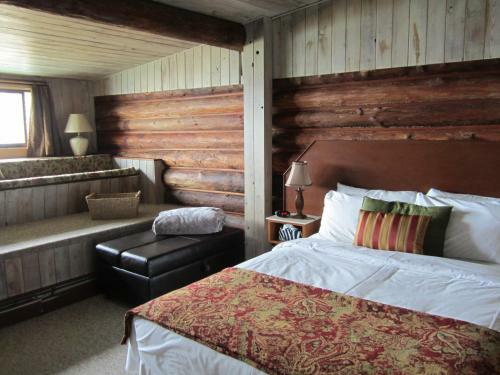 The Surf Lodge And Pub