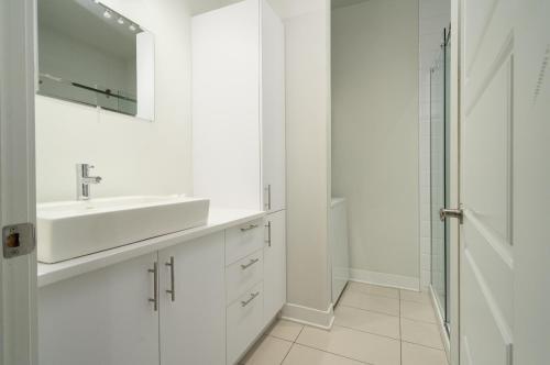 Apartment On Rue De La Visitation 201