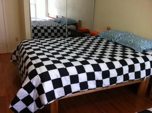 Hostal Toronto East Travelers Home