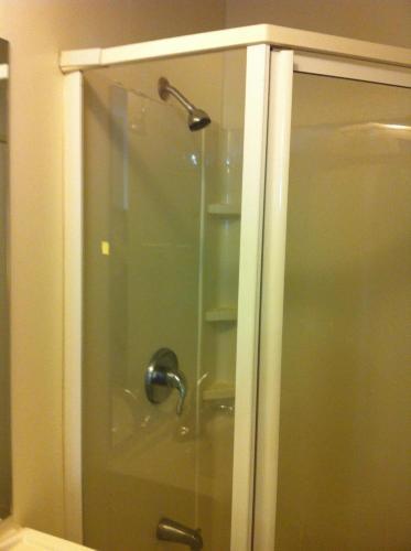 Hostal Toronto East Travelers Home