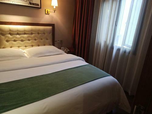 Old Time Lily Hotel