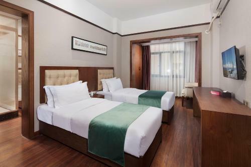 Old Time Lily Hotel