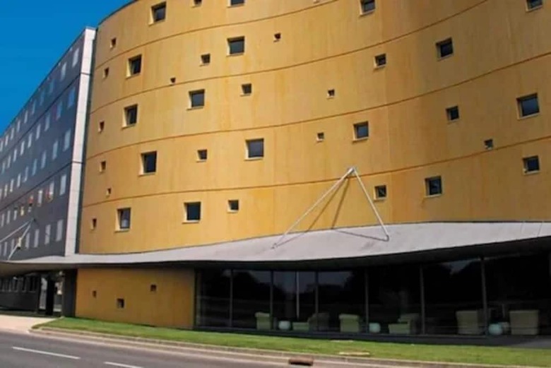 Standing Hotel Suites By Actisource