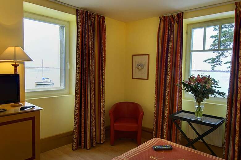 Hotel Logis Pen Bron