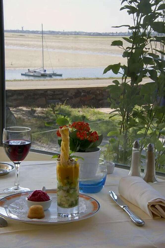 Hotel Logis Pen Bron