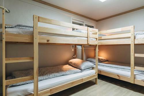 Hostal 10 Guesthouse