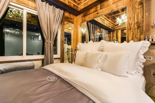 February Hotel Susung