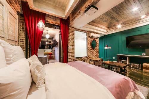 February Hotel Susung