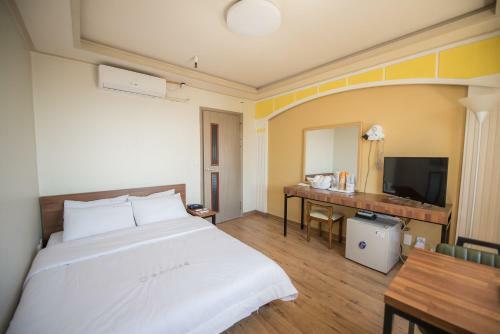 Chungmu Beach Hotel