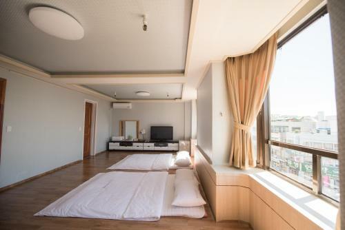 Chungmu Beach Hotel