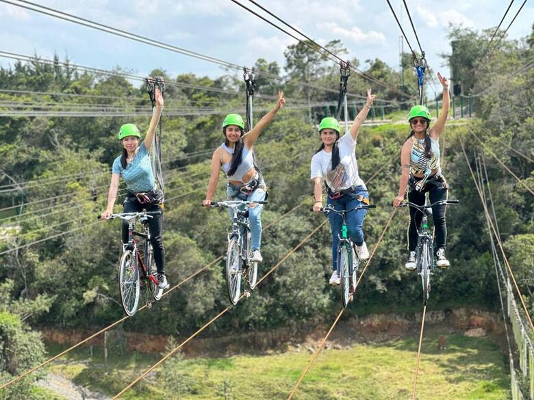 Lodge Caba�as Aventura Park La Periquera