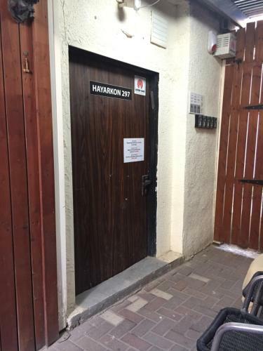 Hostal White City Beach Guesthouse