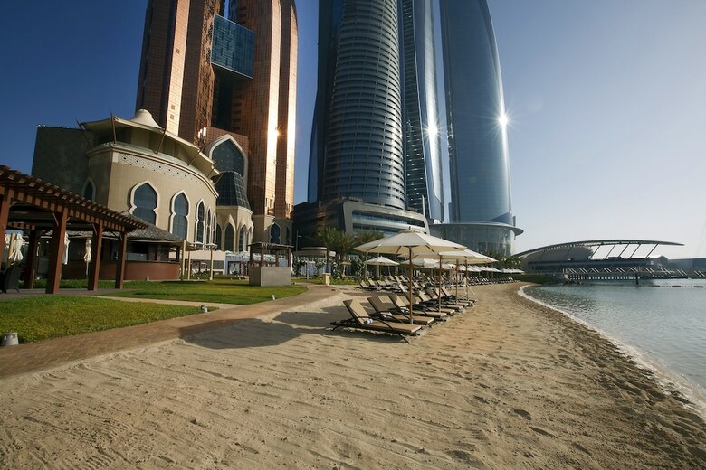 Bab Al Qasr Hotel