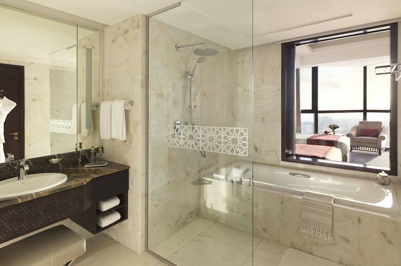 Bab Al Qasr Hotel
