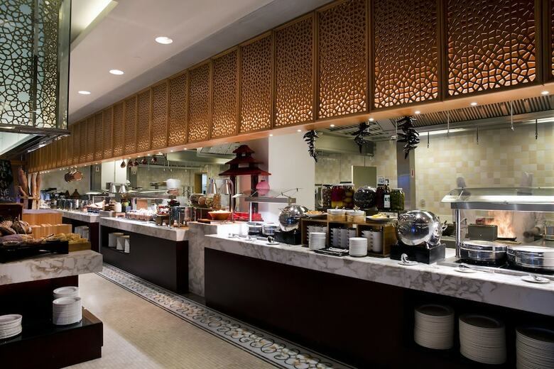 Bab Al Qasr Hotel