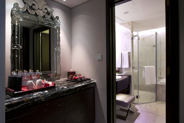 Bab Al Qasr Hotel