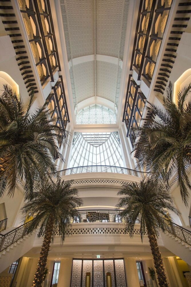 Bab Al Qasr Hotel