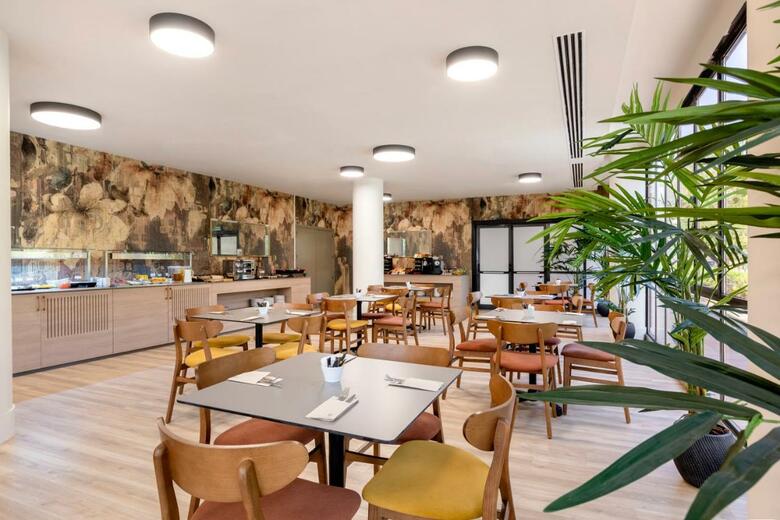 Hotel Acta Pir�mides