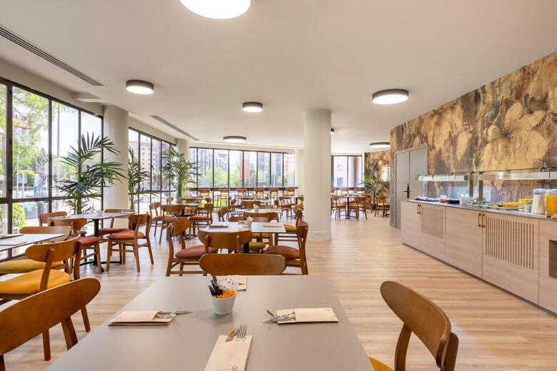 Hotel Acta Pir�mides