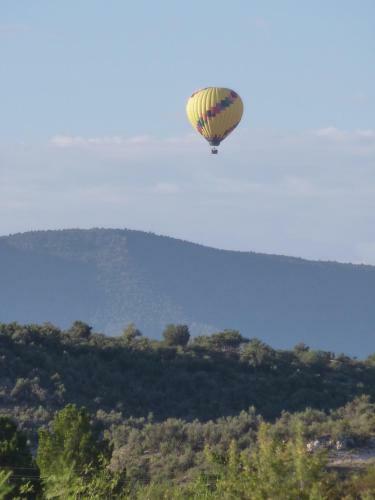 Verde Valley Canyon View Cottage 6