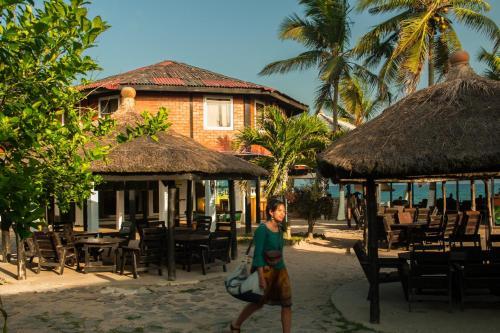 Hotel Oasis Beach Resort