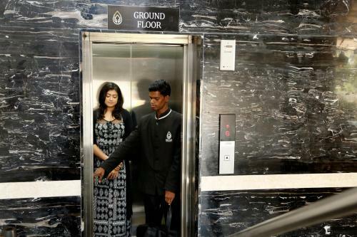 Hotel Shivas Gateway