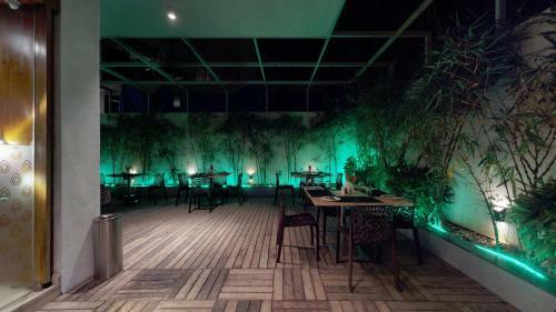 Hotel Shivas Gateway